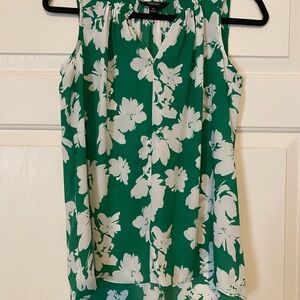 Simply Vera Vera Wang Green and White Floral Blouse